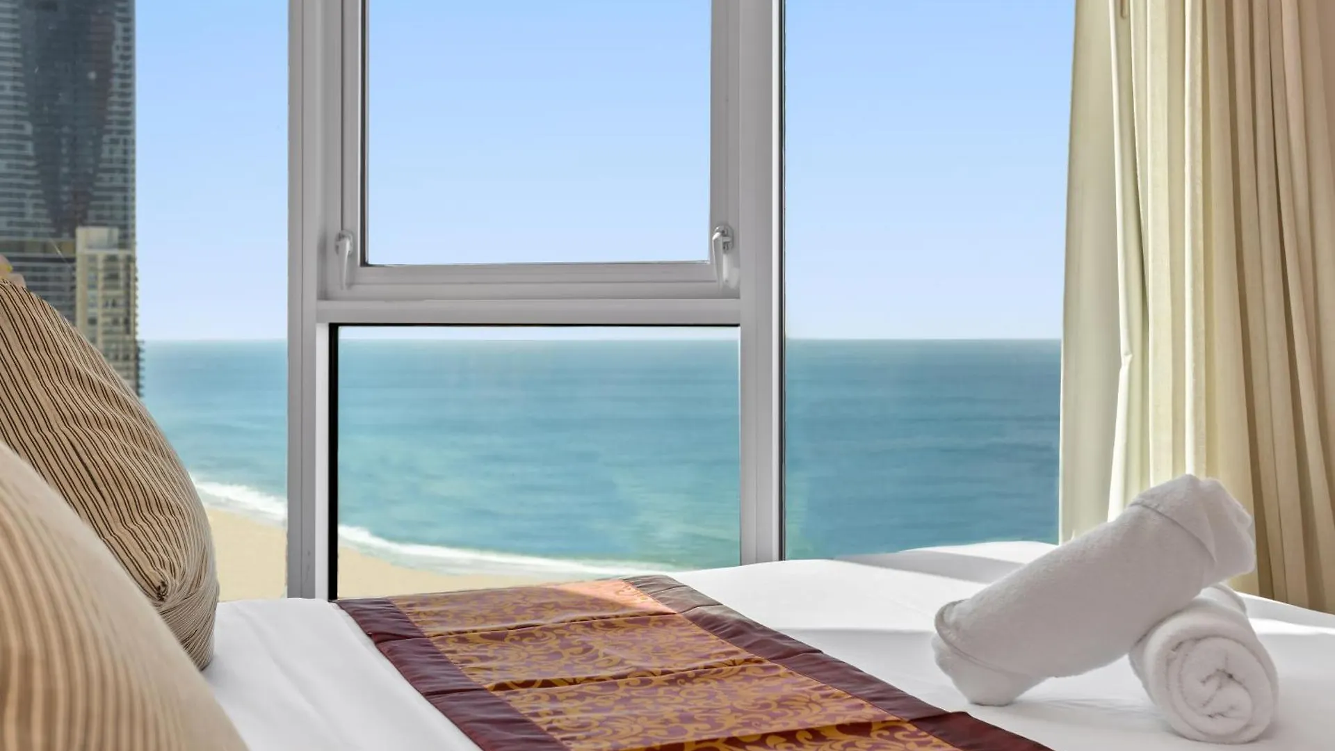 H Star Residences-- Paradise Stayz Gold Coast Apartment