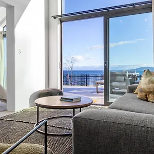 https://brand-new-lake-front-homes-spa-pool.rotoruahotelsnz.com