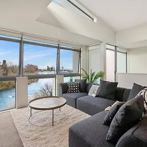 https://riverside-villa-taupo-holiday-home.rotoruahotelsnz.com