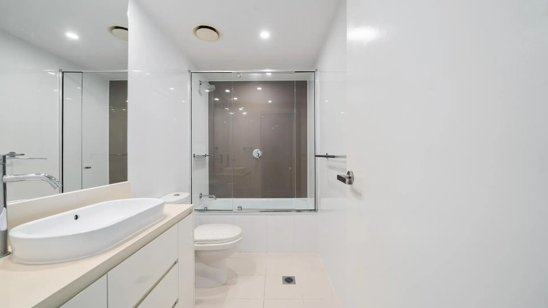 H Star Residences-- Paradise Stayz Gold Coast Australia
