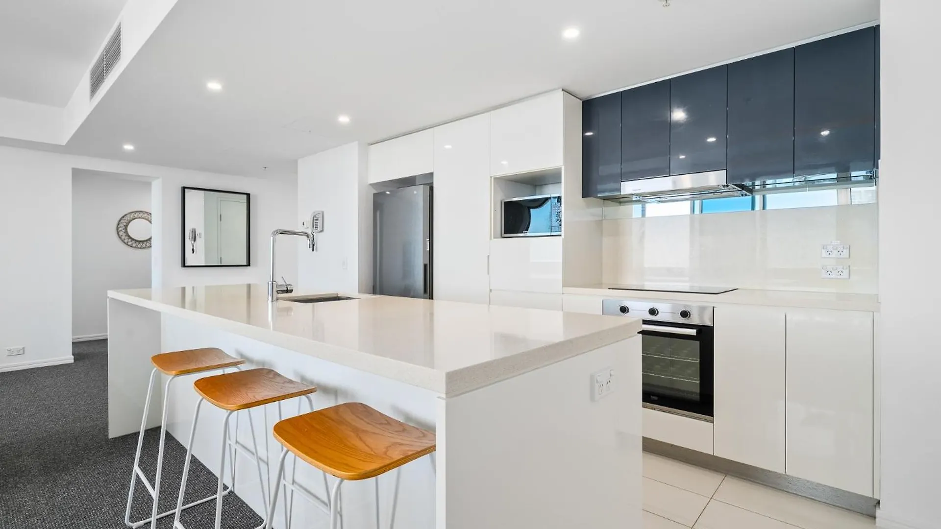 H Star Residences-- Paradise Stayz Gold Coast Apartment